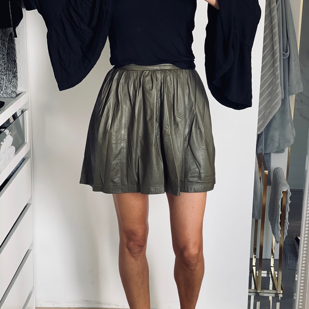 Burberry leather skirt with pockets